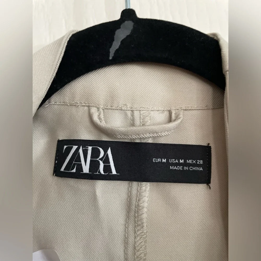 Zara Waterfall Jacket. Size medium. Looks brand new. Cool piece ‎ 0099